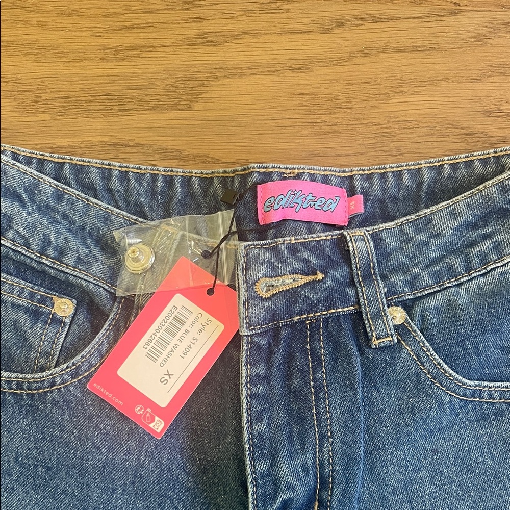 Edikted Raelynn Washed Low Rise Jeans - Picture 2 of 3